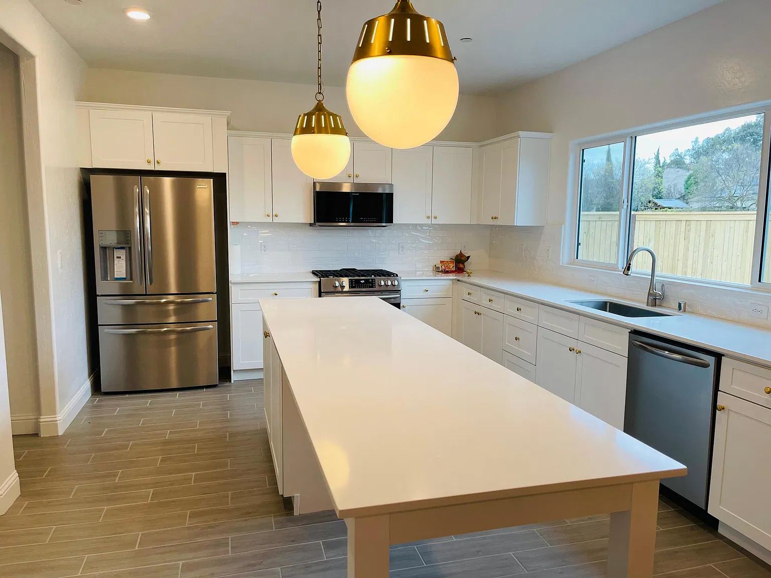 4 bed, 2.5 bath, 2100 sqft, $3,500 — Photo 3