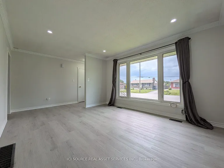 21 Parkdale Dr #A — Photo 7