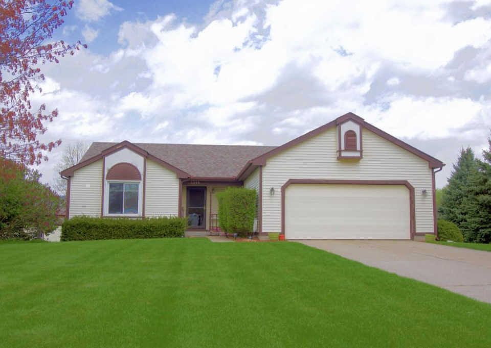 1st image of 3255 Meadow Glen Dr