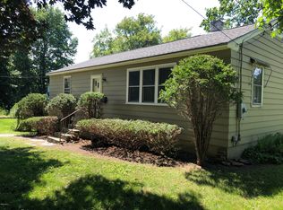 35 Bridges Rd, Williamstown, MA 01267