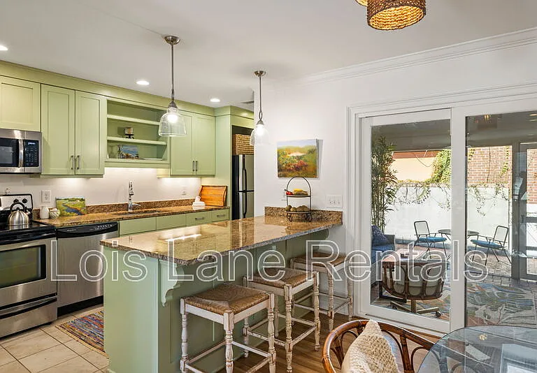 164 Queen St — Photo 3