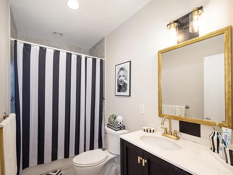 2337 SW 27th Ave — Photo 16