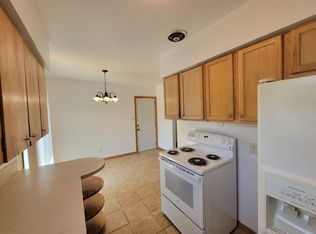 402 Beverly Hills St, Waterloo, IA 50701