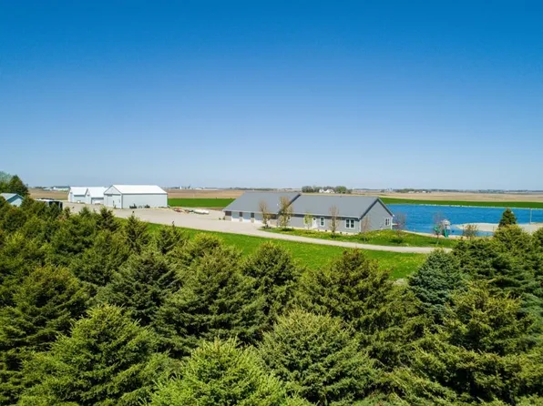 940 250th St, Sheffield, IA 50475