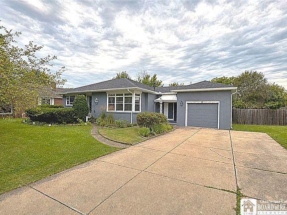 3rd image of 62 Raymond Ave