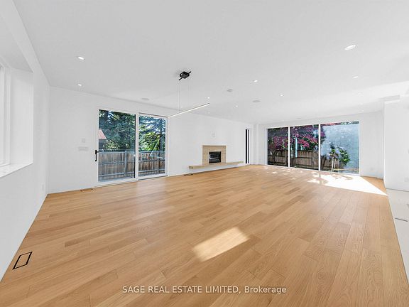 3rd image of 2 Addison Cres
