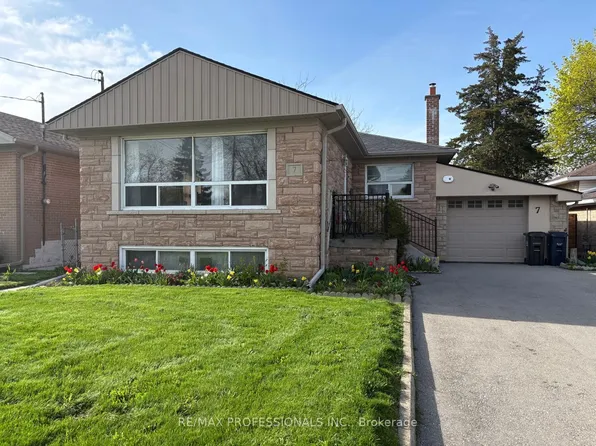 7 Belgate Pl, Toronto, ON M9C 3Y5