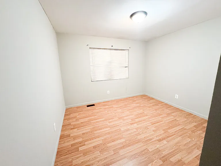 516 Goldensand Ln — Photo 9