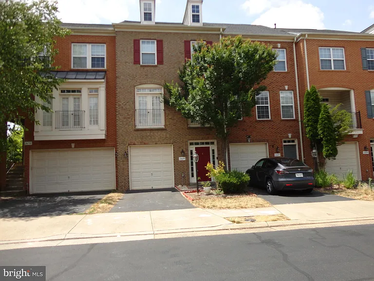 24699 Kings Canyon Sq — Photo 1