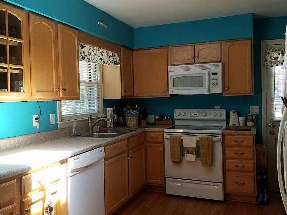 2nd image of 10 Chelsea Dr