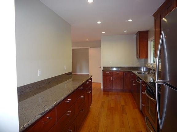 5th image of 40 Del Monte Dr