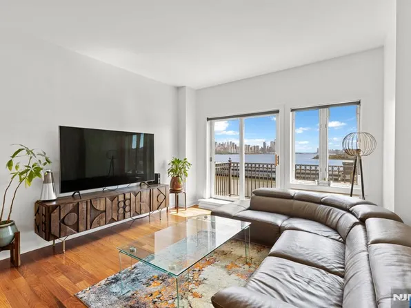 6503 City Pl, Edgewater, NJ 07020