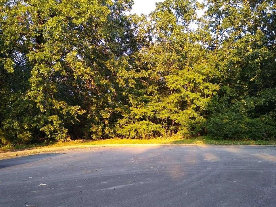 1st image of 122 Saint Andrews Ct
