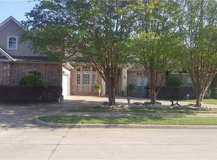 630 Creekbend Dr, Mesquite, TX 75149
