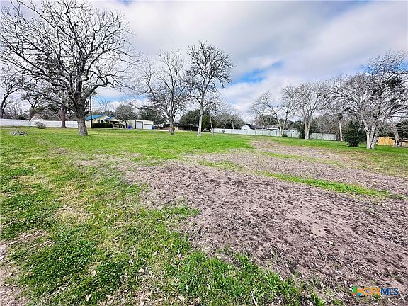 4th image of 209 Maple St