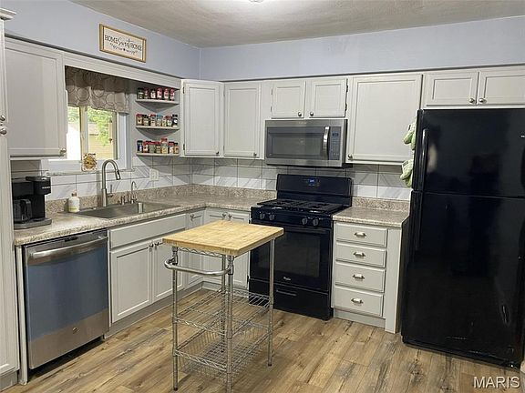 2nd image of 22 Saint George Dr