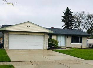 688 Hamlet Rd, Auburn Hills, MI 48326