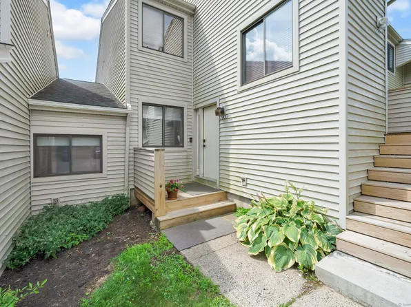 290 Brittany Farms Road APT B, New Britain, CT 06053