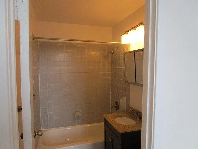 340 Monmouth St — Photo 6