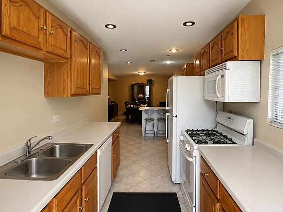 2nd image of 2206 Capri Ave