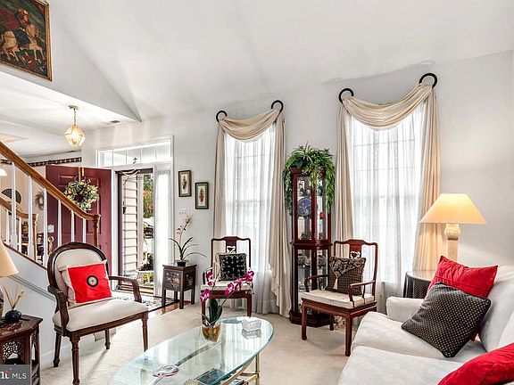 4th image of 28519 Oakmont Dr