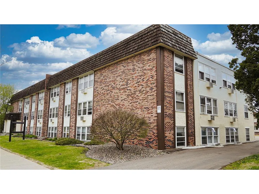Building Photo - Pleasant View