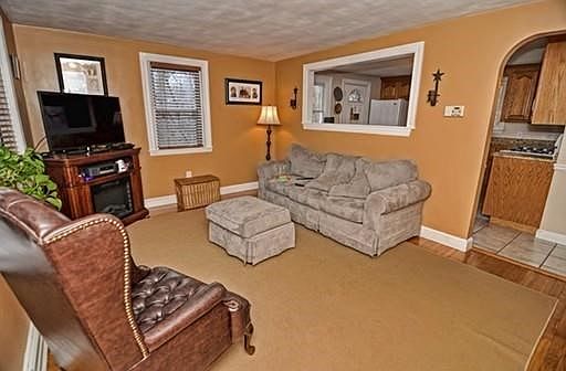 3rd image of 9 Hillcrest Dr