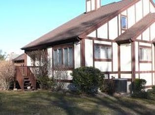 471 Loch Ness Ln, West Haven, CT 06516