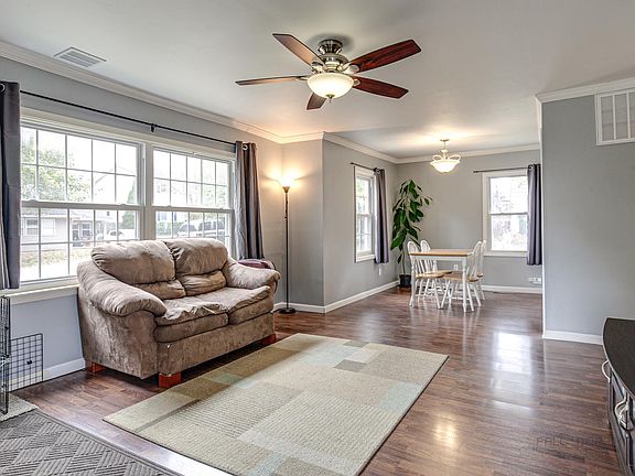 3rd image of 323 Highmoor Dr