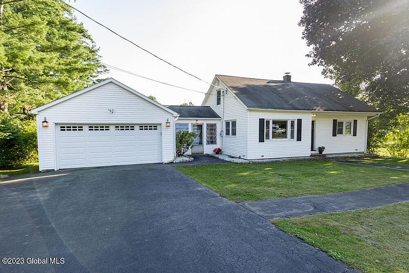 2nd image of 32 Hakes Road