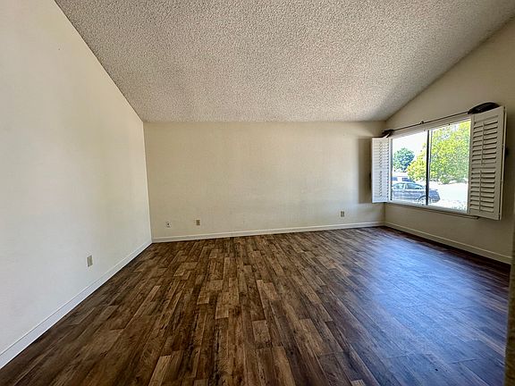 4th image of 2573 Boxwood Ln