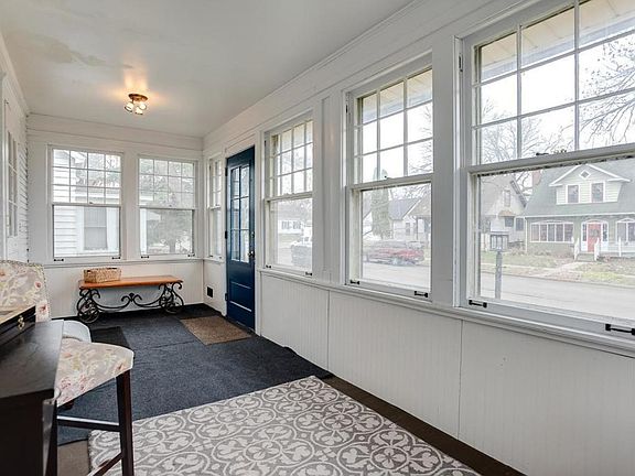 5th image of 1533 Breda Ave