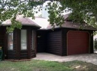 212 Summertree Ln, Lawrence, KS 66049