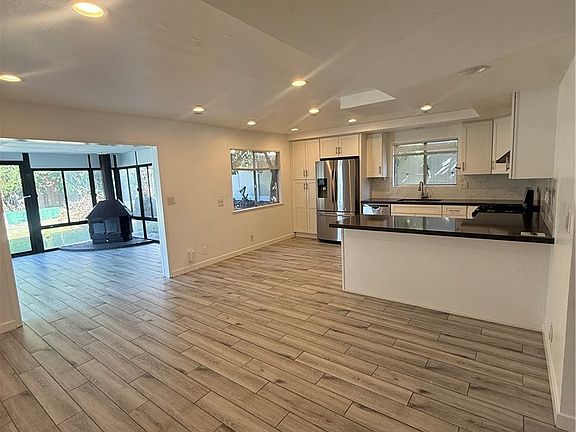 3rd image of 331 Pomelo Ave