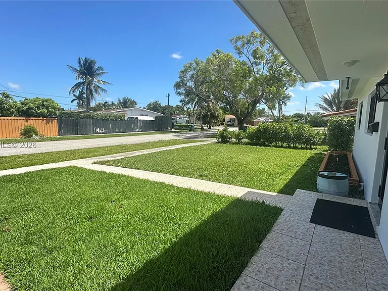 5110 SW 106th Ave — Photo 3