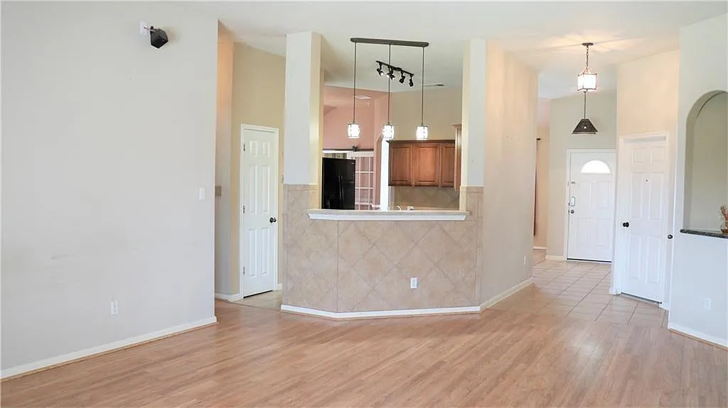 3 bed, 1681 sqft, $1,950 — Photo 2