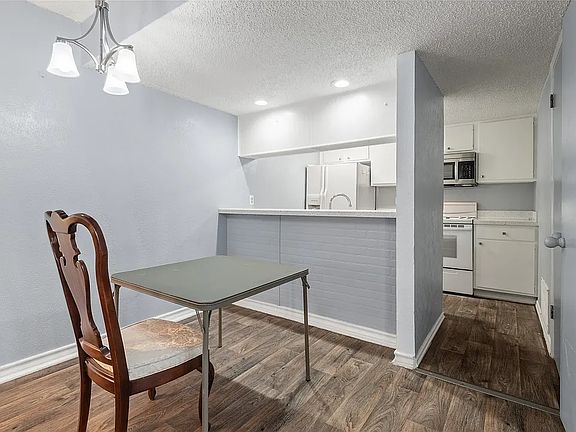3rd image of 1434 E Chavaneaux Rd #2
