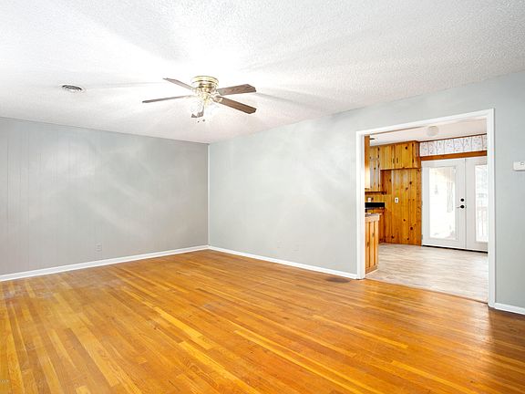 4th image of 1703 S Goliad St