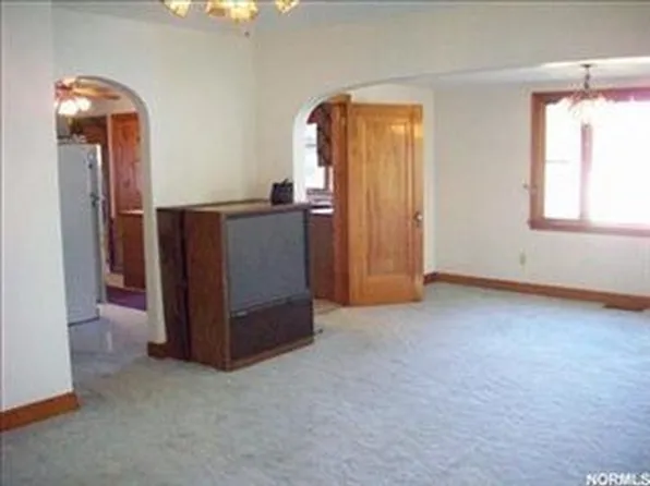 1012 Buffalo St, Conneaut, OH 44030