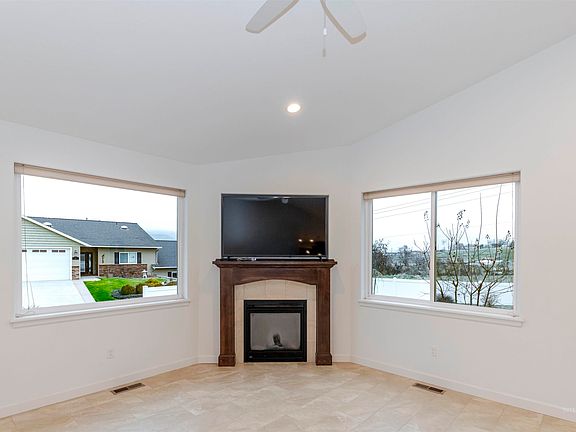 4th image of 910 Vineland Dr APT 6