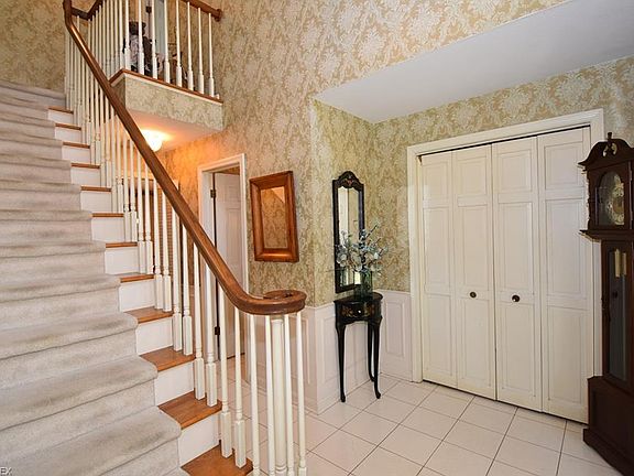 2nd image of 270 Parkview Dr