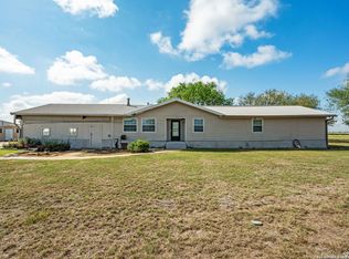 30 County Road 405, Campbellton, TX 78008