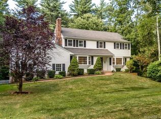22 Windham Dr, Simsbury, CT 06070