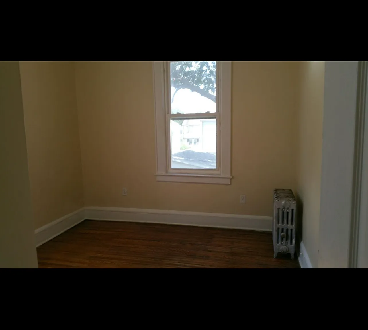3 bed, 2500 sqft, $1,100 — Photo 1