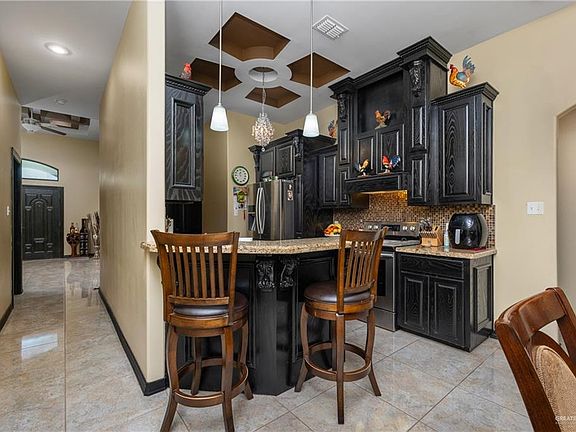 5th image of 613 N Alteza Dr