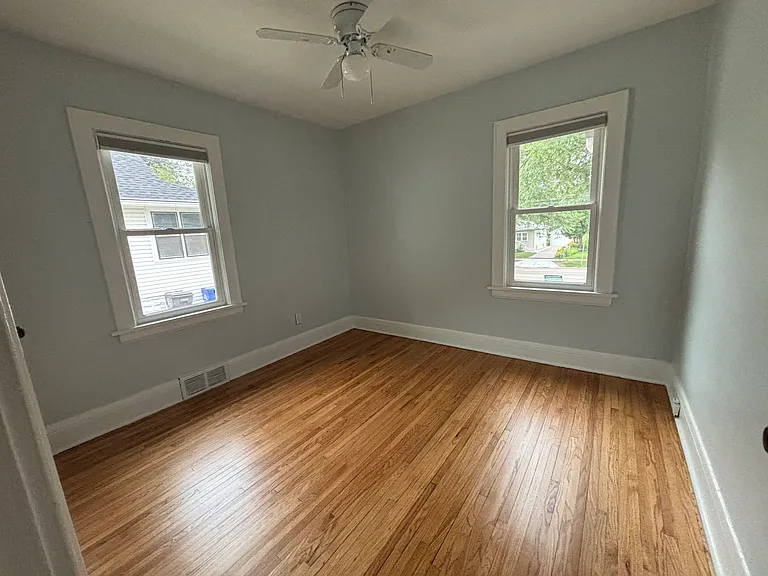 775 Lexington Pkwy S — Photo 3