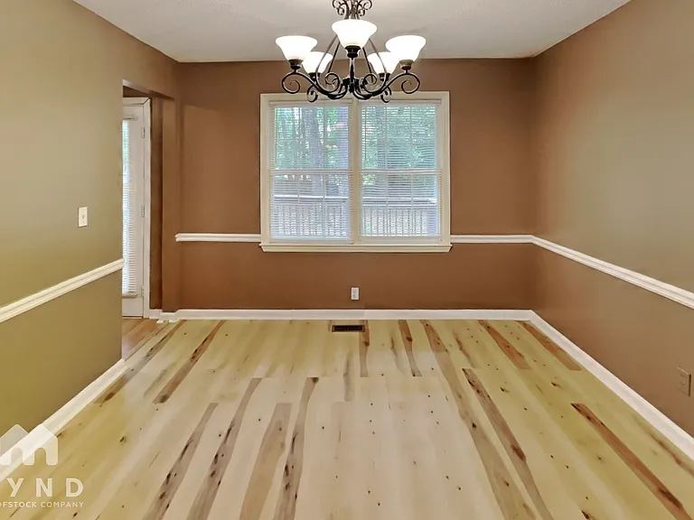 2574 Overlake Dr — Photo 7