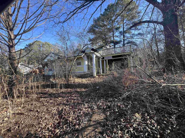 879 Peach St, Selmer, TN 38375