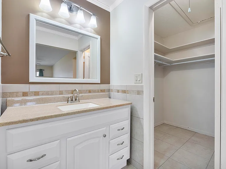 212 High Point Ter W #A — Photo 21