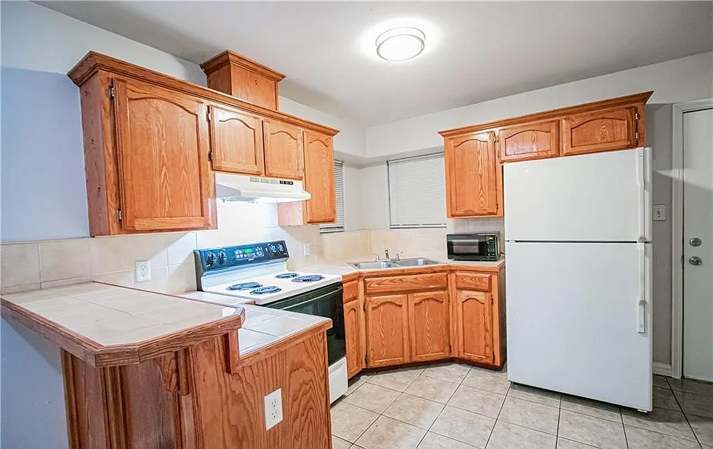 2 bed, 2.0 bath, 900 sqft, $850 — Photo 3